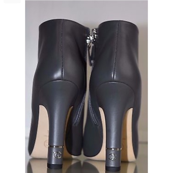 Chanel grey leather ankle boot - Picture 4 of 5